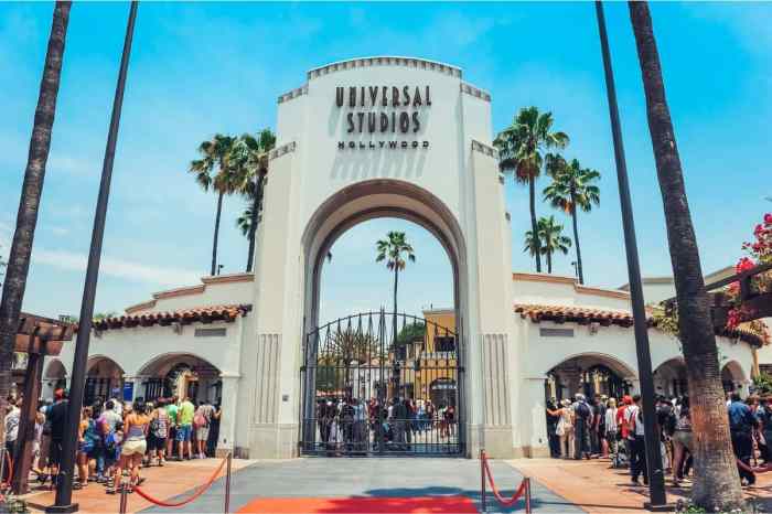 Jurassic universal studios hollywood park gate choose board